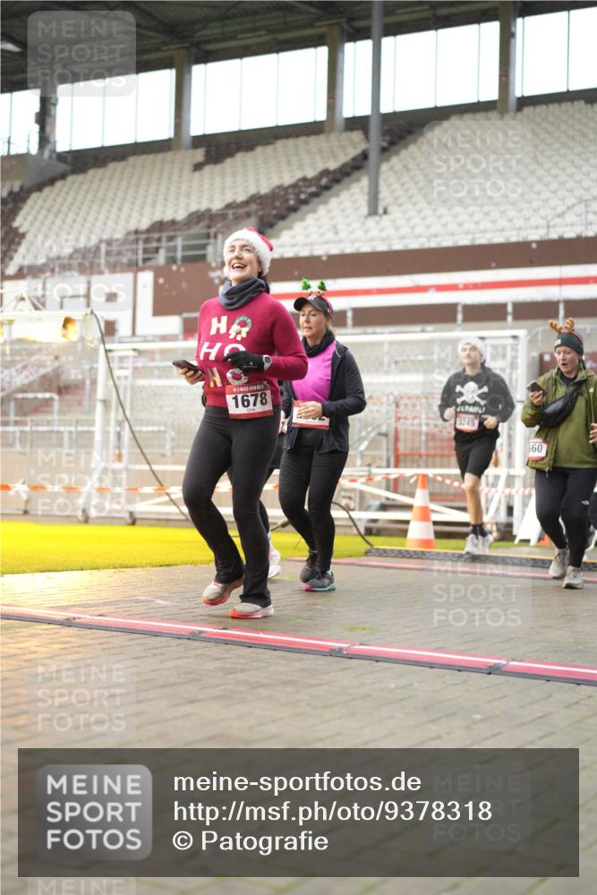 07.12.2025 - St. Pauli X-Mass-Run No. 15 Patografie http://msf.ph/oto/9378318 07.12.2025 10:09:51 Ziel 989, 1026, 1256, 1257, 1678, 2502, 2504, 2560, 3245, 3246, 3410, 3411 meine-sportfotos.de