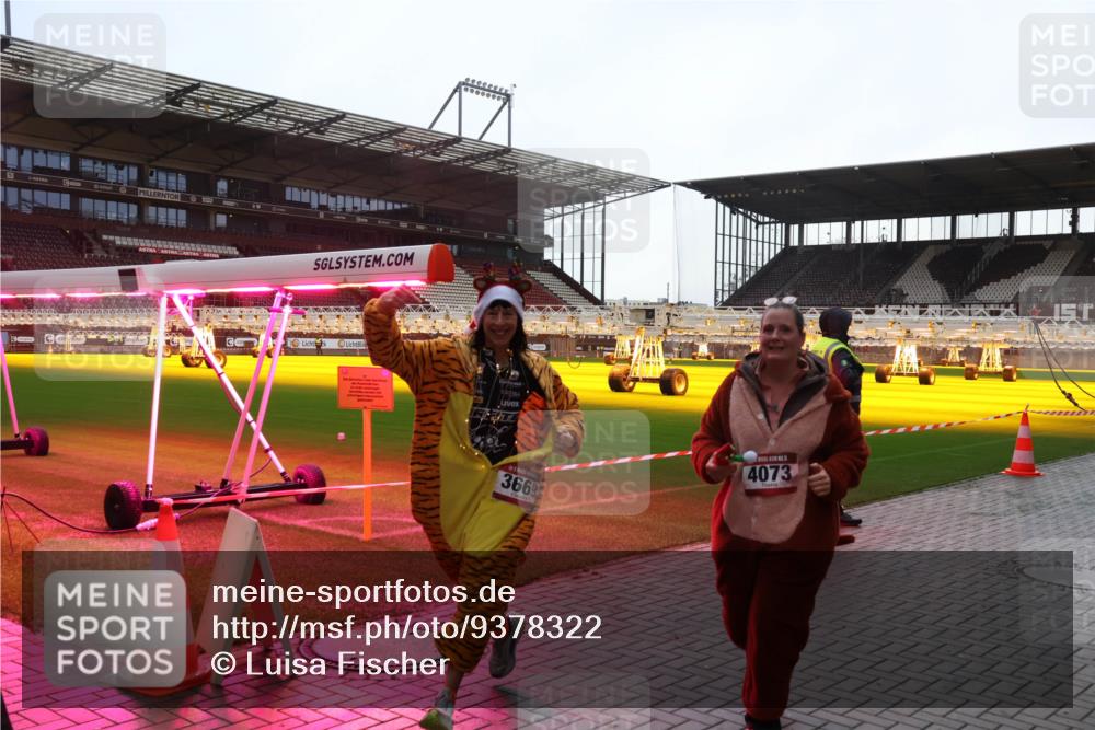 07.12.2025 - St. Pauli X-Mass-Run No. 15 Luisa Fischer http://msf.ph/oto/9378322 07.12.2025 10:29:35 Ziel 3669, 4073, 161, 165, 450, 458, 1095, 1308, 1330, 1373, 1548, 1550, 1566, 1677, 1842, 2001, 2046, 2051, 2397, 2874, 3115, 3299, 3470, 3669, 3938, 3942, 4007, 4073, 4264, 4265, 4266, 4291, 4414, 4440, 4446, 4449, 4450, 4531, 4543, 4544, 4695 meine-sportfotos.de