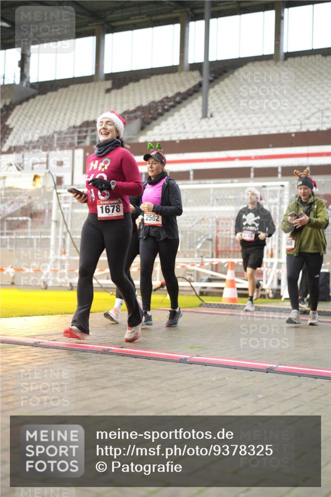 07.12.2025 - St. Pauli X-Mass-Run No. 15 Patografie http://msf.ph/oto/9378325 07.12.2025 10:09:51 Ziel 989, 1026, 1256, 1257, 1678, 2502, 2504, 2560, 3245, 3246, 3410, 3411 meine-sportfotos.de
