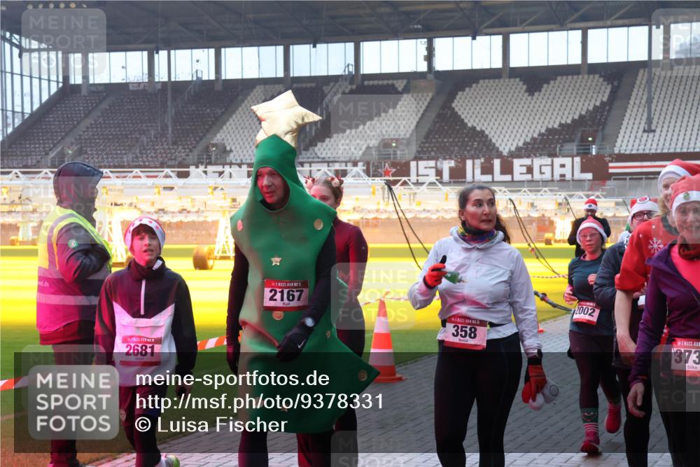 07.12.2025 - St. Pauli X-Mass-Run No. 15 Luisa Fischer http://msf.ph/oto/9378331 07.12.2025 10:04:16 Ziel 15, 2681, 15, 2167, 5, 358, 2002, 373, 185, 213, 214, 358, 399, 626, 628, 709, 940, 984, 1023, 1027, 1028, 1263, 1264, 1307, 1394, 1425, 1484, 1486, 1506, 1888, 1906, 2002, 2110, 2112, 2366, 2380, 3198, 3334, 3337, 3340, 3359, 3519, 3734, 4151, 4193, 4239, 4660, 4667, 4679, 4680 meine-sportfotos.de