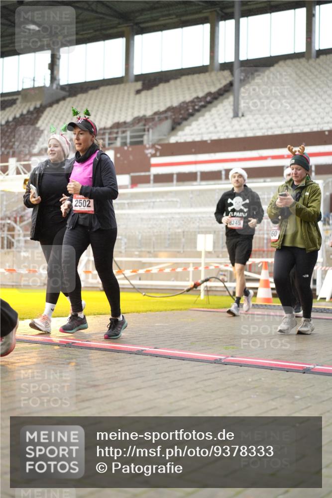 07.12.2025 - St. Pauli X-Mass-Run No. 15 Patografie http://msf.ph/oto/9378333 07.12.2025 10:09:51 Ziel 989, 1026, 1256, 1257, 1678, 2502, 2504, 2560, 3245, 3246, 3410, 3411 meine-sportfotos.de