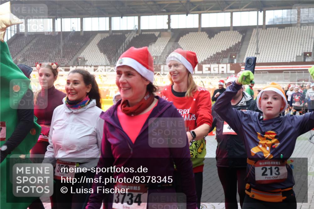 07.12.2025 - St. Pauli X-Mass-Run No. 15 Luisa Fischer http://msf.ph/oto/9378345 07.12.2025 10:04:18 Ziel 358, 15, 3734, 15, 213, 185, 213, 214, 358, 399, 626, 628, 709, 940, 984, 1023, 1027, 1028, 1263, 1264, 1307, 1394, 1425, 1484, 1486, 1506, 1888, 1906, 2002, 2110, 2112, 2366, 2380, 3198, 3334, 3337, 3340, 3359, 3519, 3734, 4151, 4193, 4239, 4660, 4667, 4679, 4680 meine-sportfotos.de