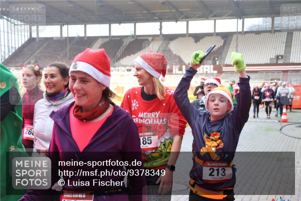 07.12.2025 - St. Pauli X-Mass-Run No. 15 Luisa Fischer http://msf.ph/oto/9378349 07.12.2025 10:04:18 Ziel 26, 15, 185, 15, 5, 213, 185, 213, 214, 358, 399, 626, 628, 709, 940, 984, 1023, 1027, 1028, 1263, 1264, 1307, 1394, 1425, 1484, 1486, 1506, 1888, 1906, 2002, 2110, 2112, 2366, 2380, 3198, 3334, 3337, 3340, 3359, 3519, 3734, 4151, 4193, 4239, 4660, 4667, 4679, 4680 meine-sportfotos.de