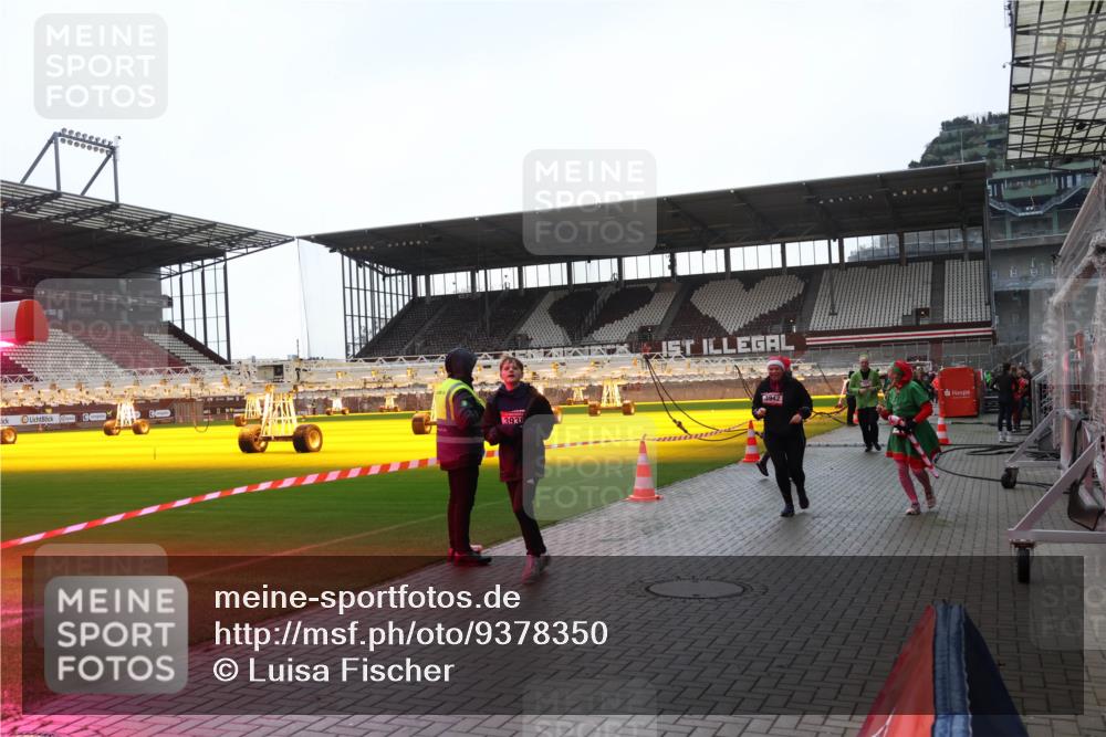 07.12.2025 - St. Pauli X-Mass-Run No. 15 Luisa Fischer http://msf.ph/oto/9378350 07.12.2025 10:29:41 Ziel 3938, 3942, 161, 165, 450, 458, 1039, 1095, 1308, 1330, 1373, 1548, 1550, 1566, 1677, 1842, 2001, 2046, 2051, 2397, 2874, 3080, 3115, 3299, 3470, 3669, 3938, 3942, 4007, 4009, 4073, 4126, 4264, 4265, 4266, 4291, 4293, 4296, 4414, 4440, 4446, 4449, 4450, 4531, 4543, 4544, 4695 meine-sportfotos.de