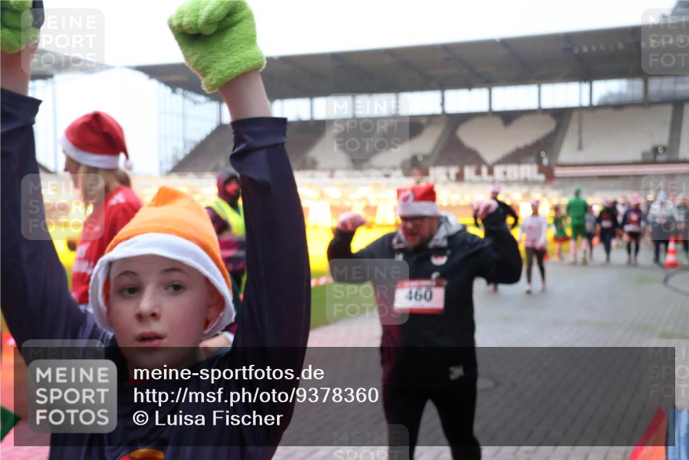 07.12.2025 - St. Pauli X-Mass-Run No. 15 Luisa Fischer http://msf.ph/oto/9378360 07.12.2025 10:04:20 Ziel 460, 185, 213, 214, 358, 399, 626, 628, 709, 940, 984, 1023, 1027, 1028, 1263, 1264, 1307, 1394, 1425, 1484, 1486, 1506, 1888, 1906, 2002, 2110, 2112, 2366, 2380, 3198, 3334, 3337, 3340, 3359, 3519, 3734, 4151, 4193, 4239, 4660, 4667, 4679, 4680 meine-sportfotos.de