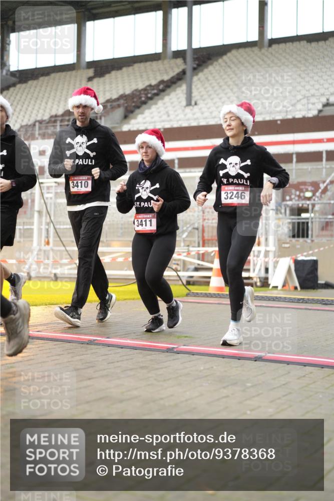 07.12.2025 - St. Pauli X-Mass-Run No. 15 Patografie http://msf.ph/oto/9378368 07.12.2025 10:09:53 Ziel 989, 1026, 1256, 1257, 1678, 2502, 2504, 2560, 3245, 3246, 3410, 3411 meine-sportfotos.de