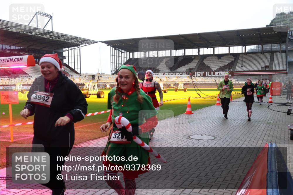 07.12.2025 - St. Pauli X-Mass-Run No. 15 Luisa Fischer http://msf.ph/oto/9378369 07.12.2025 10:29:45 Ziel 3942, 329, 165, 161, 154, 161, 165, 450, 458, 1039, 1198, 1201, 1204, 1209, 1308, 1330, 1373, 1548, 1550, 1677, 1842, 2001, 2874, 3080, 3115, 3299, 3468, 3469, 3470, 3669, 3938, 3942, 4007, 4009, 4073, 4126, 4264, 4265, 4266, 4291, 4293, 4296, 4440, 4531, 4543, 4544, 4695 meine-sportfotos.de