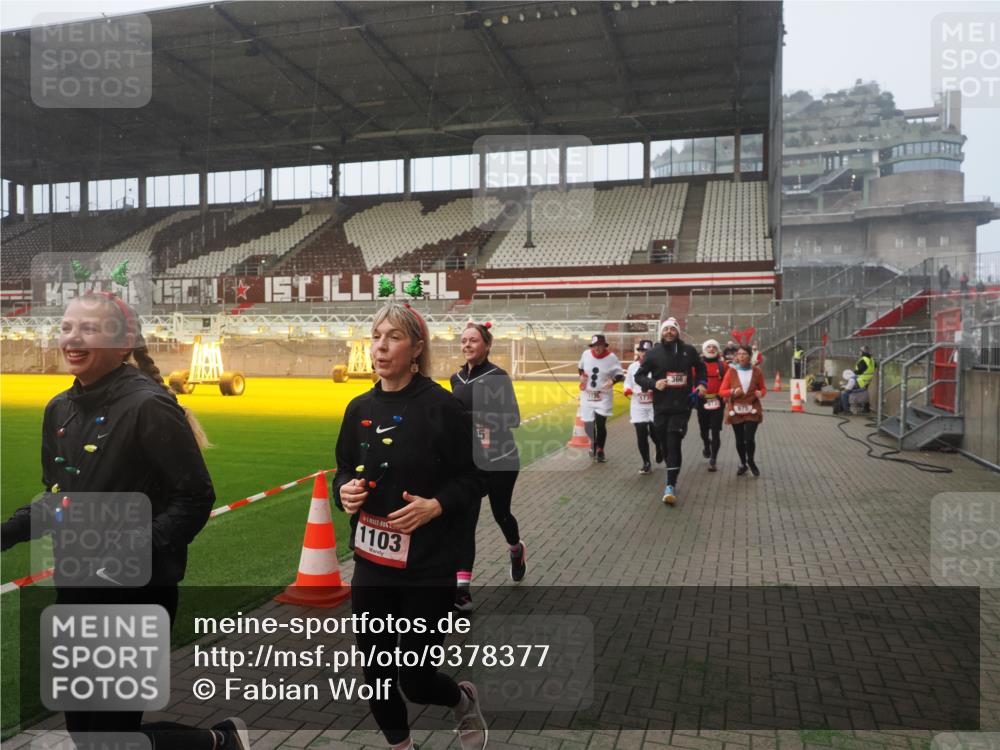 07.12.2025 - St. Pauli X-Mass-Run No. 15 Fabian Wolf http://msf.ph/oto/9378377 07.12.2025 10:06:56 Ziel 217, 366, 867, 972, 975, 1007, 1103, 1505, 1735, 1736, 2129, 3189, 3333, 4354, 4735, 4738 meine-sportfotos.de