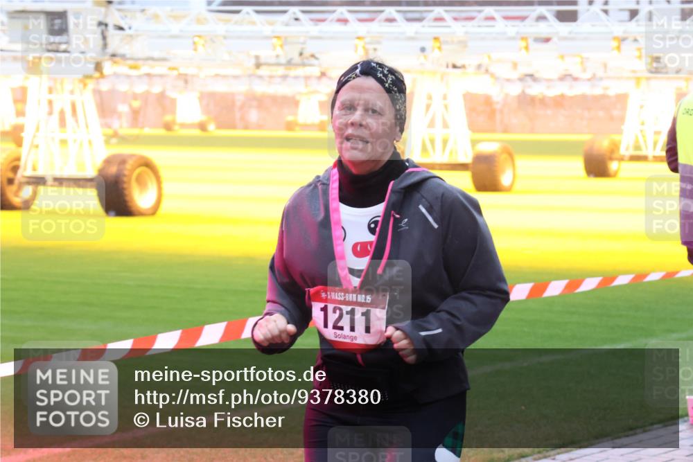 07.12.2025 - St. Pauli X-Mass-Run No. 15 Luisa Fischer http://msf.ph/oto/9378380 07.12.2025 11:09:39 Ziel 15, 1211, 44, 51, 59, 266, 330, 335, 338, 341, 495, 496, 558, 619, 971, 1084, 1110, 1136, 1138, 1140, 1205, 1211, 1260, 1463, 1477, 1502, 1511, 1574, 1641, 1851, 1870, 1945, 1974, 2042, 2070, 2879, 2898, 3151, 4190, 4191 meine-sportfotos.de