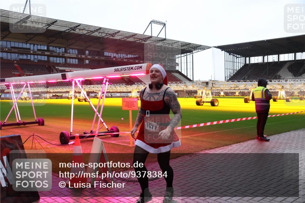 07.12.2025 - St. Pauli X-Mass-Run No. 15 Luisa Fischer http://msf.ph/oto/9378384 07.12.2025 10:29:46 Ziel 0, 1677, 161, 165, 450, 458, 1039, 1198, 1201, 1204, 1209, 1308, 1330, 1373, 1548, 1550, 1677, 1842, 2001, 2874, 3080, 3115, 3299, 3468, 3469, 3470, 3669, 3938, 3942, 4007, 4009, 4073, 4126, 4264, 4265, 4266, 4291, 4293, 4296, 4440, 4531, 4695 meine-sportfotos.de