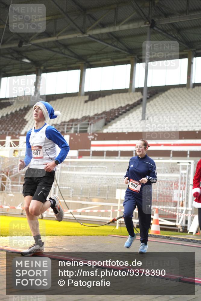 07.12.2025 - St. Pauli X-Mass-Run No. 15 Patografie http://msf.ph/oto/9378390 07.12.2025 10:10:08 Ziel 962, 1399, 1732, 3410, 3411, 4358, 4507 meine-sportfotos.de