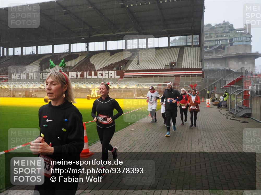 07.12.2025 - St. Pauli X-Mass-Run No. 15 Fabian Wolf http://msf.ph/oto/9378393 07.12.2025 10:06:57 Ziel 217, 366, 421, 792, 867, 972, 975, 1007, 1103, 1505, 1735, 1736, 2129, 3189, 4354, 4735, 4738 meine-sportfotos.de
