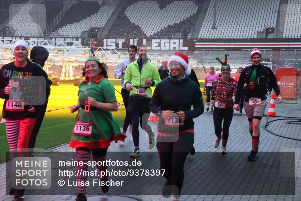 07.12.2025 - St. Pauli X-Mass-Run No. 15 Luisa Fischer http://msf.ph/oto/9378397 07.12.2025 11:09:41 Ziel 39, 1140, 1136, 1260, 138, 1574, 44, 51, 44, 51, 59, 66, 266, 330, 335, 338, 341, 495, 496, 558, 619, 971, 1084, 1110, 1136, 1138, 1140, 1205, 1211, 1260, 1463, 1477, 1502, 1511, 1574, 1641, 1851, 1870, 1945, 1974, 2042, 2070, 2879, 2898, 3151, 4190, 4191 meine-sportfotos.de