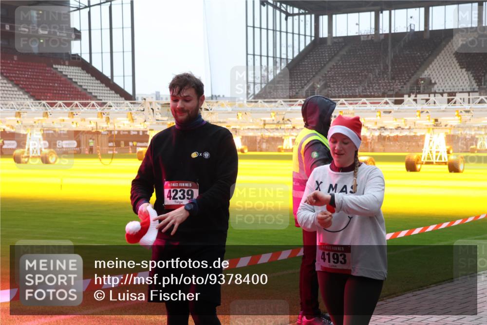 07.12.2025 - St. Pauli X-Mass-Run No. 15 Luisa Fischer http://msf.ph/oto/9378400 07.12.2025 10:04:29 Ziel 15, 4239, 15, 4193, 113, 185, 213, 214, 399, 626, 628, 709, 940, 1023, 1027, 1028, 1263, 1264, 1291, 1302, 1307, 1394, 1425, 1506, 1712, 1738, 1906, 2002, 2110, 2112, 2366, 2380, 2454, 3188, 3198, 3334, 3337, 3340, 3359, 3519, 3734, 4151, 4660, 4667, 4679, 4680 meine-sportfotos.de