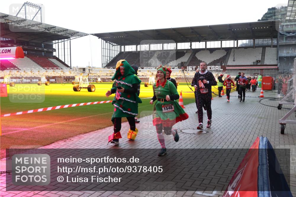 07.12.2025 - St. Pauli X-Mass-Run No. 15 Luisa Fischer http://msf.ph/oto/9378405 07.12.2025 10:29:51 Ziel 1548, 3115, 161, 165, 450, 458, 1039, 1198, 1201, 1204, 1209, 1373, 1548, 1550, 1669, 1677, 1842, 2001, 2874, 2878, 3080, 3115, 3299, 3468, 3469, 3470, 3494, 3497, 3516, 3517, 3669, 3938, 3942, 4007, 4009, 4073, 4126, 4264, 4266, 4293, 4296, 4440, 4472, 4476, 4531, 4695 meine-sportfotos.de
