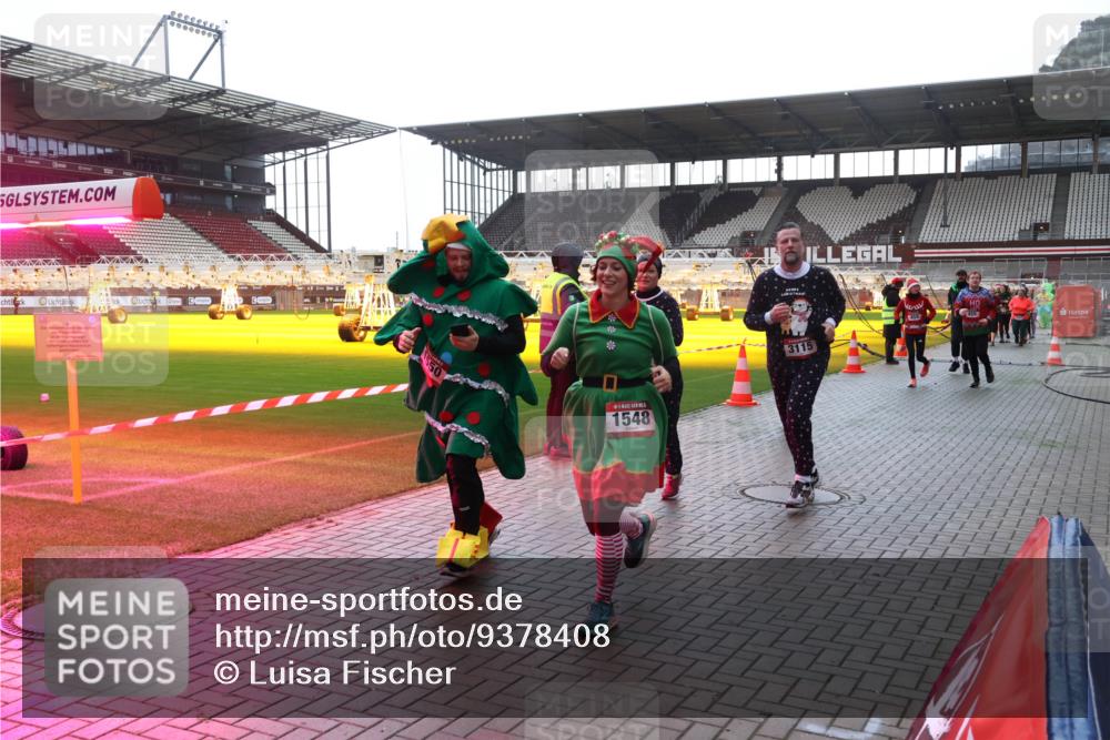 07.12.2025 - St. Pauli X-Mass-Run No. 15 Luisa Fischer http://msf.ph/oto/9378408 07.12.2025 10:29:52 Ziel 550, 1548, 3115, 161, 165, 450, 458, 1039, 1198, 1201, 1204, 1209, 1373, 1548, 1550, 1669, 1677, 1842, 2001, 2874, 2878, 3080, 3115, 3299, 3468, 3469, 3470, 3494, 3497, 3516, 3517, 3669, 3938, 3942, 4007, 4009, 4073, 4126, 4264, 4266, 4293, 4296, 4440, 4472, 4476, 4531, 4695 meine-sportfotos.de