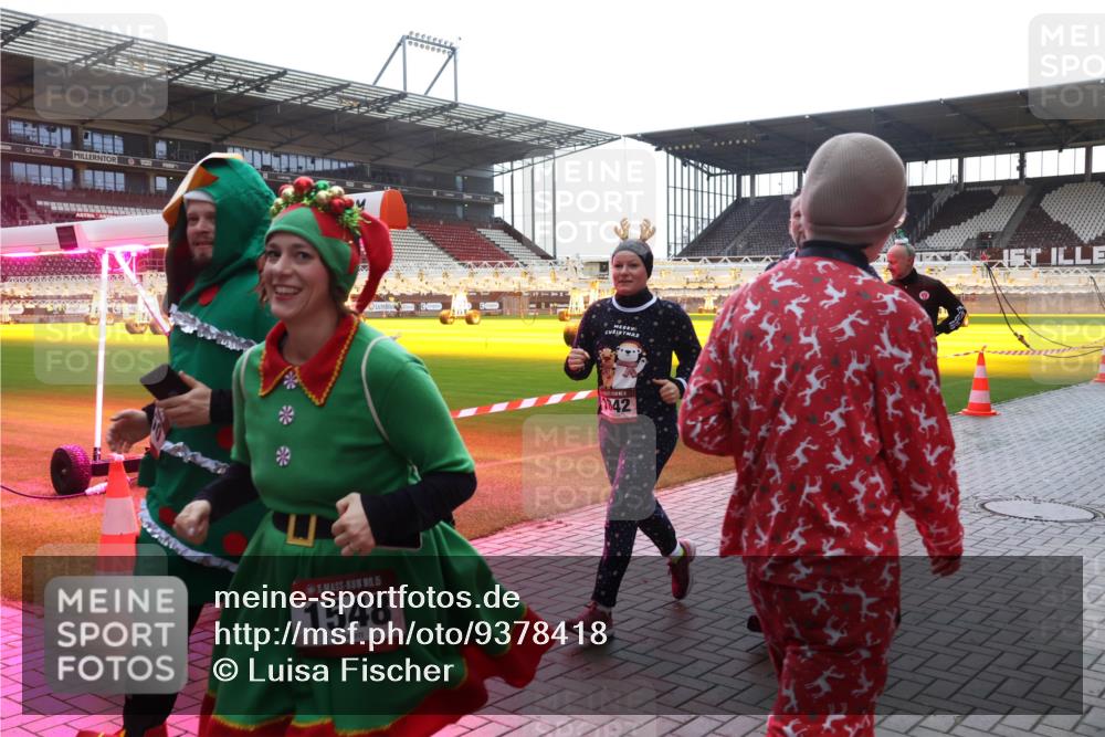 07.12.2025 - St. Pauli X-Mass-Run No. 15 Luisa Fischer http://msf.ph/oto/9378418 07.12.2025 10:29:53 Ziel 5, 1548, 1842, 161, 165, 450, 458, 1039, 1198, 1201, 1204, 1209, 1373, 1548, 1550, 1669, 1677, 1842, 2001, 2874, 2878, 3080, 3115, 3299, 3468, 3469, 3470, 3494, 3497, 3516, 3517, 3938, 3942, 4007, 4009, 4073, 4126, 4264, 4266, 4293, 4296, 4440, 4472, 4476, 4531, 4695 meine-sportfotos.de
