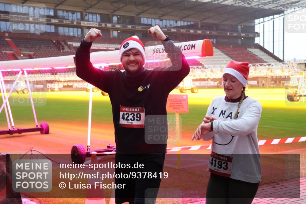 07.12.2025 - St. Pauli X-Mass-Run No. 15 Luisa Fischer http://msf.ph/oto/9378419 07.12.2025 10:04:32 Ziel 15, 4239, 15, 4193, 113, 185, 213, 399, 626, 628, 709, 1027, 1028, 1291, 1302, 1307, 1394, 1425, 1506, 1712, 1738, 1906, 2002, 2110, 2112, 2366, 2380, 2454, 3188, 3198, 3337, 3340, 3359, 3519, 3734, 4151, 4673, 4679 meine-sportfotos.de