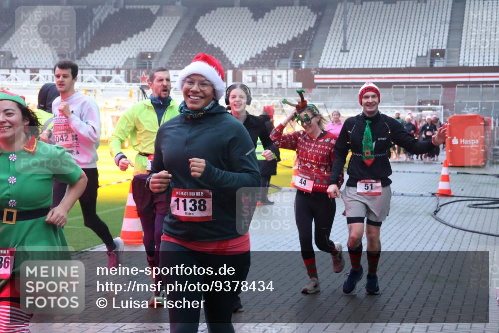 07.12.2025 - St. Pauli X-Mass-Run No. 15 Luisa Fischer http://msf.ph/oto/9378434 07.12.2025 11:09:42 Ziel 5, 36, 042, 15, 1138, 44, 51, 44, 51, 59, 66, 266, 330, 335, 338, 341, 495, 496, 558, 619, 971, 1084, 1110, 1136, 1138, 1140, 1205, 1211, 1260, 1463, 1477, 1502, 1511, 1574, 1641, 1851, 1870, 1945, 1974, 2042, 2070, 2879, 2898, 3151, 4190, 4191 meine-sportfotos.de