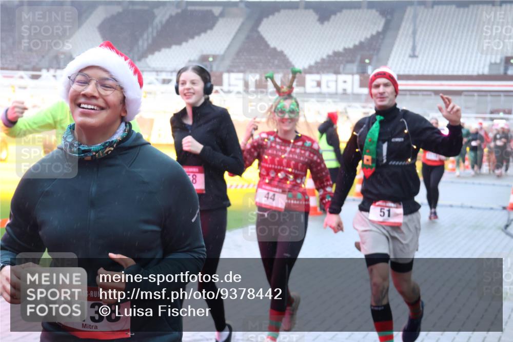 07.12.2025 - St. Pauli X-Mass-Run No. 15 Luisa Fischer http://msf.ph/oto/9378442 07.12.2025 11:09:43 Ziel 1138, 8, 44, 51, 44, 51, 59, 66, 266, 330, 335, 338, 341, 495, 496, 558, 619, 971, 1084, 1110, 1136, 1138, 1140, 1205, 1211, 1260, 1463, 1477, 1502, 1511, 1574, 1579, 1582, 1641, 1851, 1870, 1945, 1974, 2042, 2070, 2879, 2898, 3151, 4190, 4191 meine-sportfotos.de