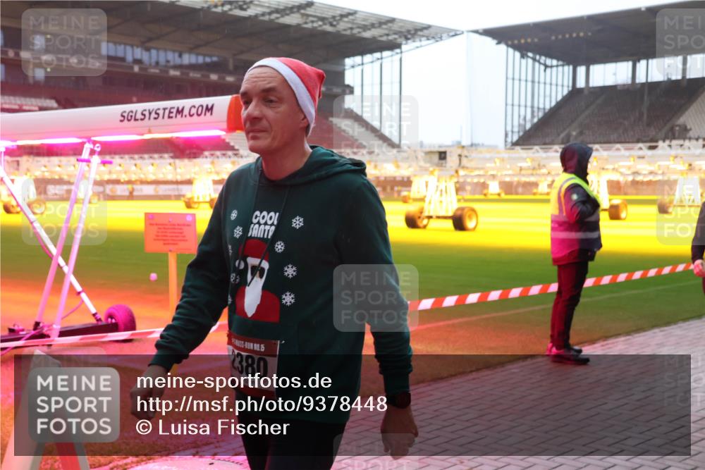 07.12.2025 - St. Pauli X-Mass-Run No. 15 Luisa Fischer http://msf.ph/oto/9378448 07.12.2025 10:04:35 Ziel 15, 380, 113, 185, 399, 626, 628, 709, 1027, 1028, 1291, 1302, 1307, 1394, 1425, 1712, 1738, 1871, 1906, 2002, 2110, 2112, 2366, 2454, 3188, 3198, 3337, 3340, 3359, 3519, 3734, 4151, 4673 meine-sportfotos.de