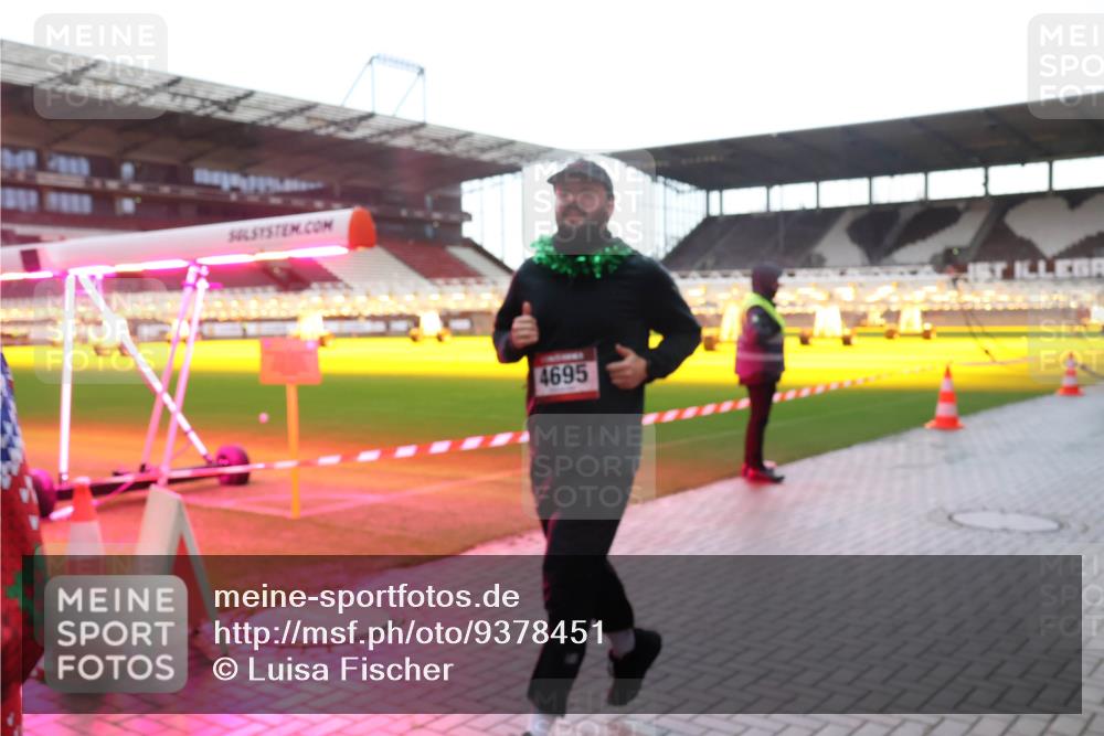 07.12.2025 - St. Pauli X-Mass-Run No. 15 Luisa Fischer http://msf.ph/oto/9378451 07.12.2025 10:29:58 Ziel 4695, 10, 161, 165, 423, 426, 450, 458, 1039, 1090, 1091, 1198, 1201, 1204, 1209, 1373, 1548, 1550, 1669, 1677, 1842, 2001, 2874, 2878, 3080, 3115, 3299, 3468, 3469, 3470, 3494, 3497, 3516, 3517, 3938, 3942, 4007, 4009, 4126, 4264, 4266, 4293, 4296, 4440, 4472, 4476, 4531, 4546, 4695 meine-sportfotos.de