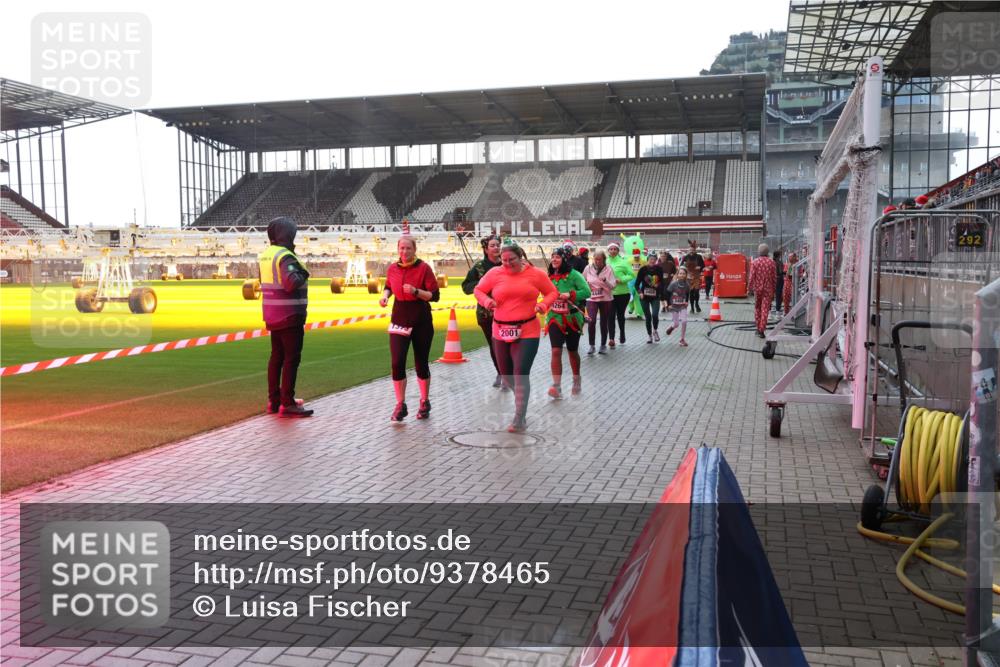 07.12.2025 - St. Pauli X-Mass-Run No. 15 Luisa Fischer http://msf.ph/oto/9378465 07.12.2025 10:30:03 Ziel 1373, 2001, 264, 3460, 292, 10, 423, 426, 450, 458, 1039, 1090, 1091, 1198, 1201, 1204, 1209, 1373, 1548, 1550, 1669, 1677, 1842, 2001, 2878, 3080, 3115, 3299, 3468, 3469, 3470, 3494, 3497, 3516, 3517, 3938, 3942, 4007, 4009, 4126, 4264, 4266, 4293, 4296, 4440, 4472, 4476, 4531, 4533, 4534, 4546, 4695 meine-sportfotos.de