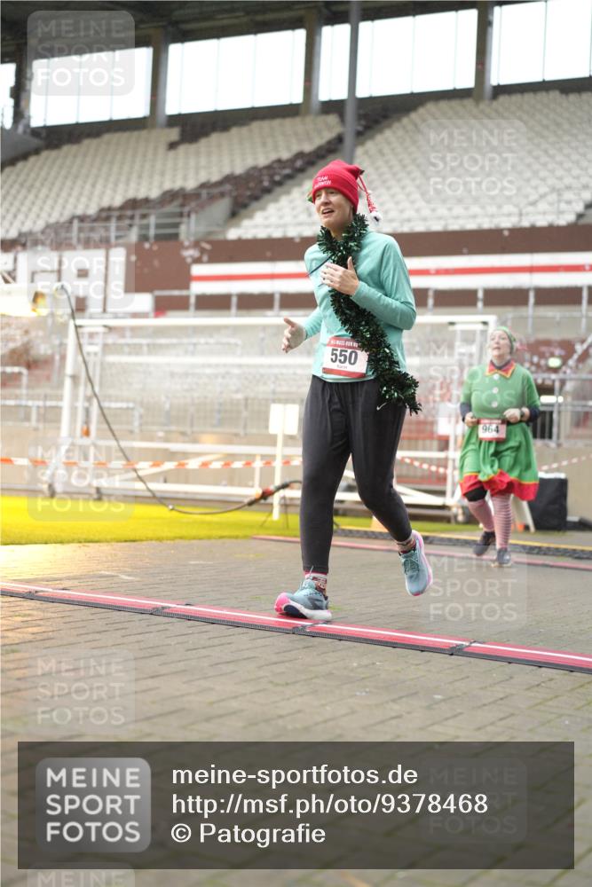 07.12.2025 - St. Pauli X-Mass-Run No. 15 Patografie http://msf.ph/oto/9378468 07.12.2025 10:10:25 Ziel 550, 964, 1571, 2083, 2087 meine-sportfotos.de