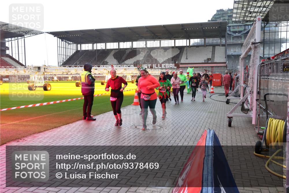 07.12.2025 - St. Pauli X-Mass-Run No. 15 Luisa Fischer http://msf.ph/oto/9378469 07.12.2025 10:30:03 Ziel 1373, 2001, 4264, 4440, 3469, 10, 423, 426, 450, 458, 1039, 1090, 1091, 1198, 1201, 1204, 1209, 1373, 1548, 1550, 1669, 1677, 1842, 2001, 2878, 3080, 3115, 3299, 3468, 3469, 3470, 3494, 3497, 3516, 3517, 3938, 3942, 4007, 4009, 4126, 4264, 4266, 4293, 4296, 4440, 4472, 4476, 4531, 4533, 4534, 4546, 4695 meine-sportfotos.de