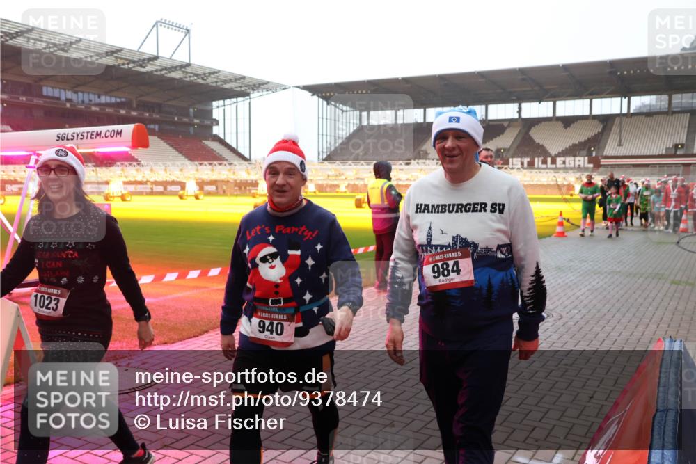 07.12.2025 - St. Pauli X-Mass-Run No. 15 Luisa Fischer http://msf.ph/oto/9378474 07.12.2025 10:04:39 Ziel 5, 1023, 15, 940, 15, 984, 113, 399, 626, 628, 709, 1027, 1028, 1291, 1302, 1307, 1394, 1425, 1522, 1701, 1712, 1738, 1871, 1906, 2110, 2112, 2454, 3188, 3198, 3337, 3340, 3359, 3519, 3911, 4151, 4673 meine-sportfotos.de
