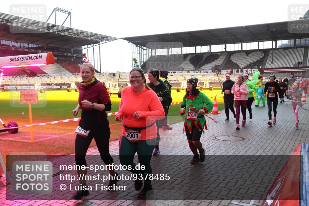 07.12.2025 - St. Pauli X-Mass-Run No. 15 Luisa Fischer http://msf.ph/oto/9378485 07.12.2025 10:30:05 Ziel 1373, 2001, 4254, 4440, 3469, 3468, 10, 423, 426, 450, 458, 1039, 1090, 1091, 1198, 1201, 1204, 1209, 1373, 1548, 1550, 1669, 1677, 1842, 2001, 2878, 3080, 3115, 3299, 3468, 3469, 3470, 3494, 3497, 3516, 3517, 3942, 4007, 4009, 4126, 4264, 4266, 4293, 4296, 4440, 4472, 4476, 4531, 4533, 4534, 4546, 4695 meine-sportfotos.de