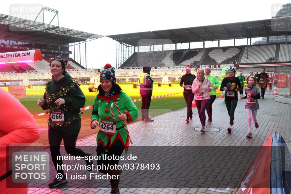 07.12.2025 - St. Pauli X-Mass-Run No. 15 Luisa Fischer http://msf.ph/oto/9378493 07.12.2025 10:30:06 Ziel 4266, 4264, 4296, 4440, 3469, 3468, 10, 423, 426, 450, 458, 1039, 1090, 1091, 1198, 1201, 1204, 1209, 1373, 1548, 1550, 1669, 1677, 1842, 2001, 2878, 3080, 3115, 3468, 3469, 3470, 3494, 3497, 3516, 3517, 4007, 4009, 4126, 4264, 4266, 4293, 4296, 4440, 4472, 4476, 4531, 4533, 4534, 4546, 4695 meine-sportfotos.de