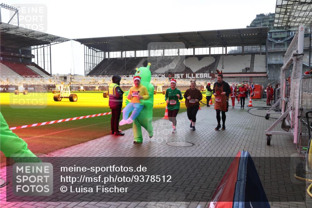 07.12.2025 - St. Pauli X-Mass-Run No. 15 Luisa Fischer http://msf.ph/oto/9378512 07.12.2025 10:30:10 Ziel 1204, 1201, 1209, 1198, 10, 423, 426, 450, 458, 1039, 1090, 1091, 1198, 1201, 1204, 1209, 1373, 1548, 1550, 1669, 1677, 1842, 2001, 2878, 3080, 3115, 3468, 3469, 3470, 3494, 3497, 3516, 3517, 4007, 4009, 4126, 4264, 4266, 4293, 4296, 4440, 4472, 4476, 4531, 4533, 4534, 4546, 4695 meine-sportfotos.de
