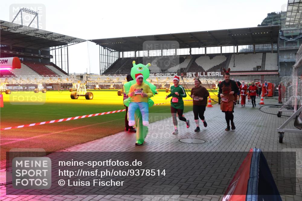 07.12.2025 - St. Pauli X-Mass-Run No. 15 Luisa Fischer http://msf.ph/oto/9378514 07.12.2025 10:30:10 Ziel 1204, 1201, 1209, 1198, 10, 423, 426, 450, 458, 1039, 1090, 1091, 1198, 1201, 1204, 1209, 1373, 1548, 1550, 1669, 1677, 1842, 2001, 2878, 3080, 3115, 3468, 3469, 3470, 3494, 3497, 3516, 3517, 4007, 4009, 4126, 4264, 4266, 4293, 4296, 4440, 4472, 4476, 4531, 4533, 4534, 4546, 4695 meine-sportfotos.de