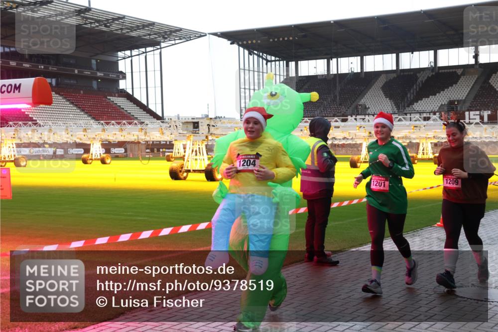 07.12.2025 - St. Pauli X-Mass-Run No. 15 Luisa Fischer http://msf.ph/oto/9378519 07.12.2025 10:30:11 Ziel 15, 1204, 1201, 1209, 10, 423, 426, 450, 458, 1039, 1090, 1091, 1198, 1201, 1204, 1209, 1373, 1548, 1550, 1669, 1677, 1842, 2001, 2369, 2878, 3080, 3115, 3468, 3469, 3470, 3494, 3497, 3516, 3517, 4007, 4009, 4126, 4264, 4266, 4293, 4296, 4440, 4472, 4476, 4531, 4533, 4534, 4546, 4695 meine-sportfotos.de