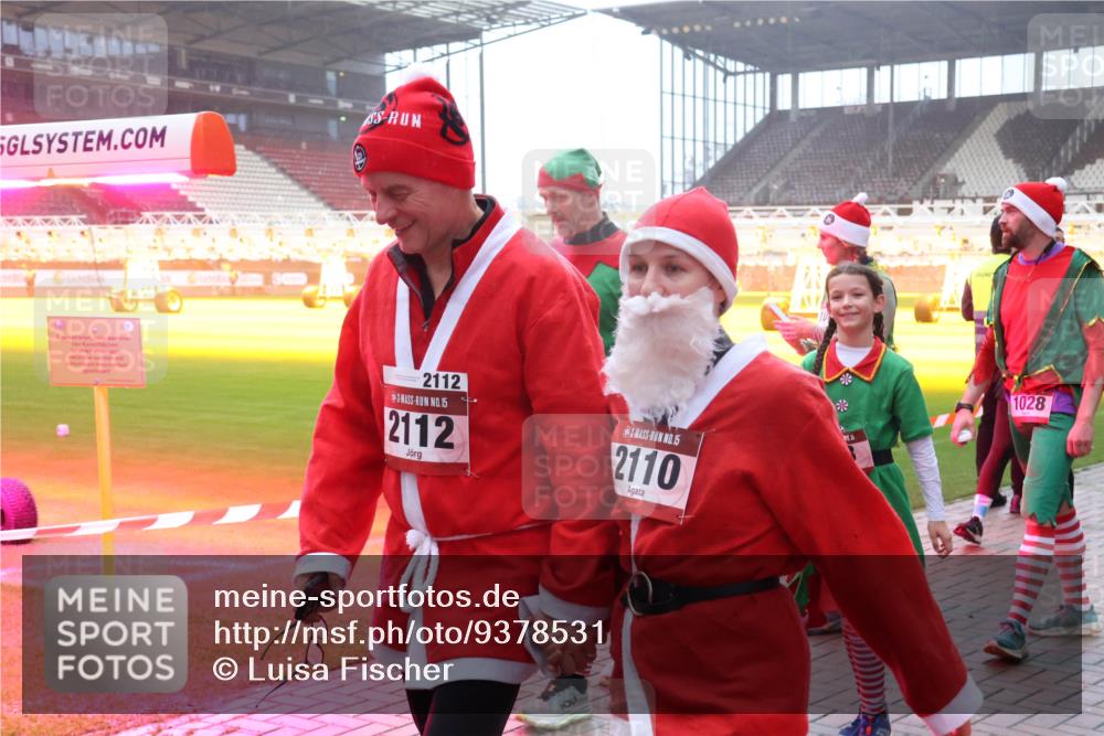 07.12.2025 - St. Pauli X-Mass-Run No. 15 Luisa Fischer http://msf.ph/oto/9378531 07.12.2025 10:04:54 Ziel 2112, 15, 2112, 15, 2110, 1, 5, 1028, 113, 709, 713, 1291, 1302, 1522, 1701, 1712, 1738, 1871, 1906, 2454, 2569, 2570, 3188, 3477, 3894, 3911, 4080, 4553, 4557, 4673 meine-sportfotos.de