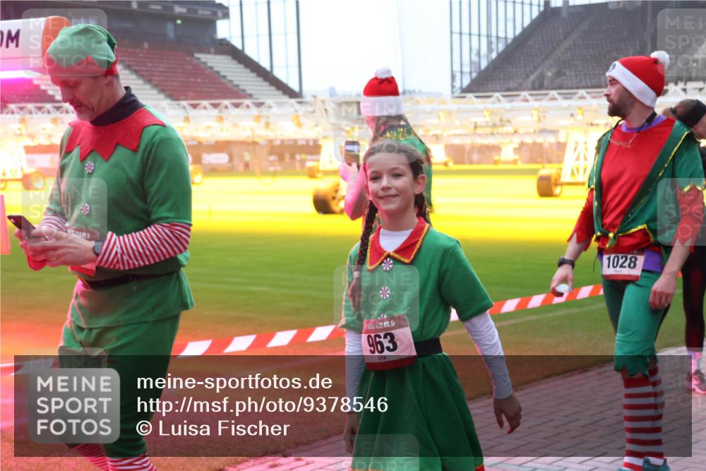 07.12.2025 - St. Pauli X-Mass-Run No. 15 Luisa Fischer http://msf.ph/oto/9378546 07.12.2025 10:04:56 Ziel 15, 963, 1028, 113, 713, 1217, 1291, 1302, 1522, 1701, 1712, 1738, 1871, 2454, 2569, 2570, 3188, 3477, 3894, 3911, 4080, 4553, 4557, 4673 meine-sportfotos.de