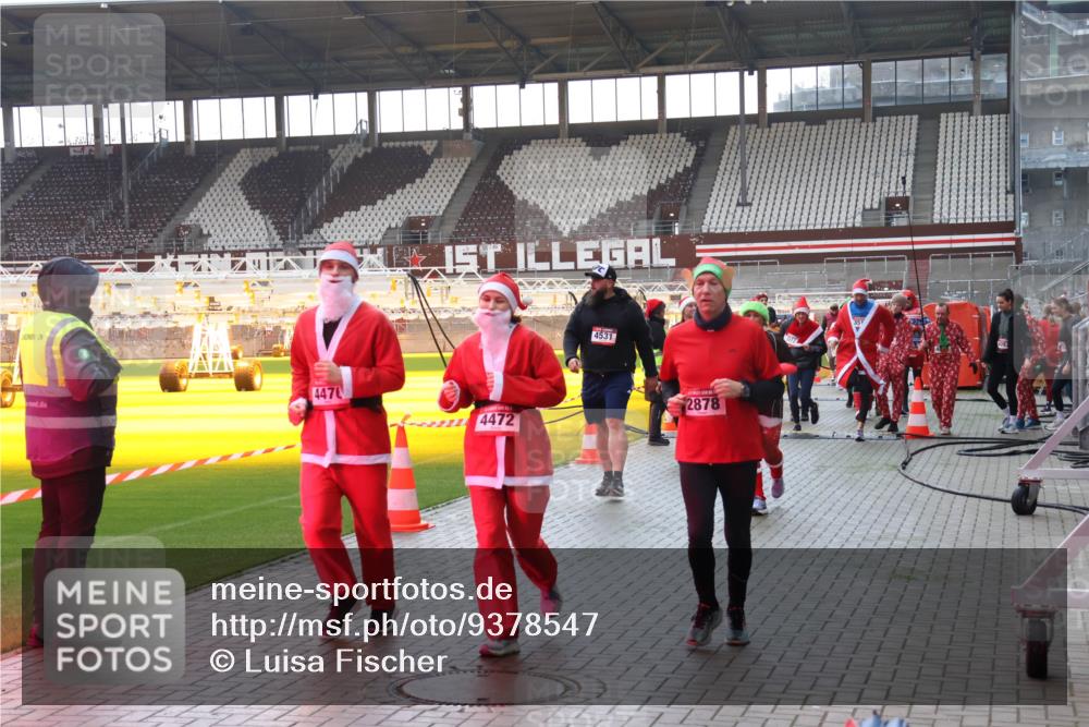 07.12.2025 - St. Pauli X-Mass-Run No. 15 Luisa Fischer http://msf.ph/oto/9378547 07.12.2025 10:30:16 Ziel 4476, 4472, 4531, 2878, 10, 423, 426, 450, 458, 1039, 1090, 1091, 1198, 1201, 1204, 1209, 1373, 1669, 2001, 2369, 2878, 3080, 3468, 3469, 3470, 3494, 3497, 3516, 3517, 4007, 4009, 4126, 4264, 4266, 4293, 4296, 4440, 4472, 4476, 4531, 4533, 4534, 4546, 4695 meine-sportfotos.de