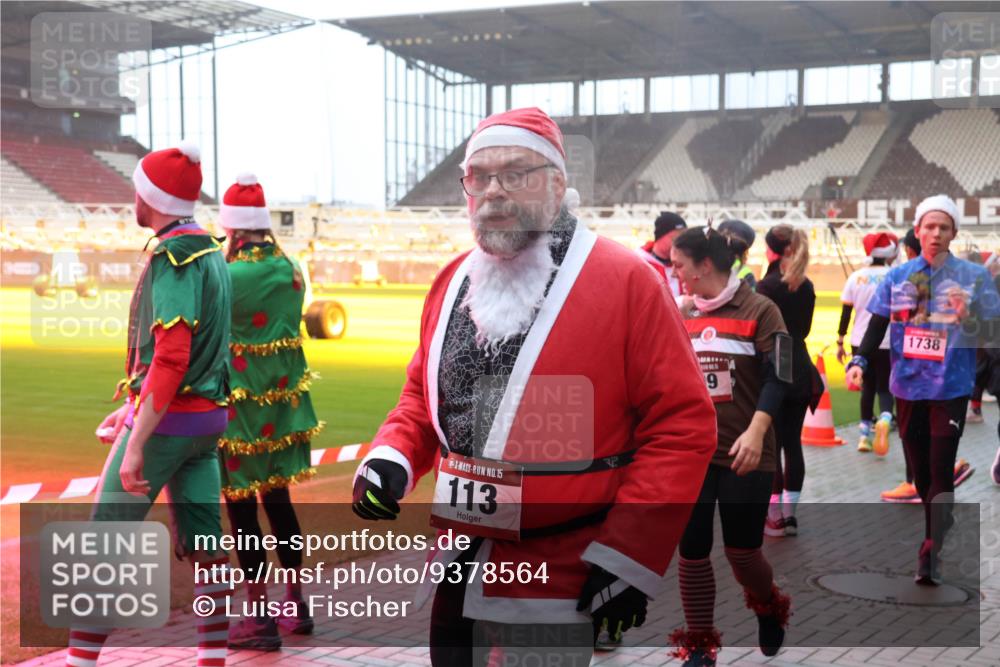 07.12.2025 - St. Pauli X-Mass-Run No. 15 Luisa Fischer http://msf.ph/oto/9378564 07.12.2025 10:04:59 Ziel 15, 113, 9, 1738, 113, 713, 1217, 1291, 1302, 1522, 1701, 1712, 1738, 1871, 2454, 2569, 2570, 3188, 3477, 3894, 3911, 4080, 4553, 4557, 4673 meine-sportfotos.de