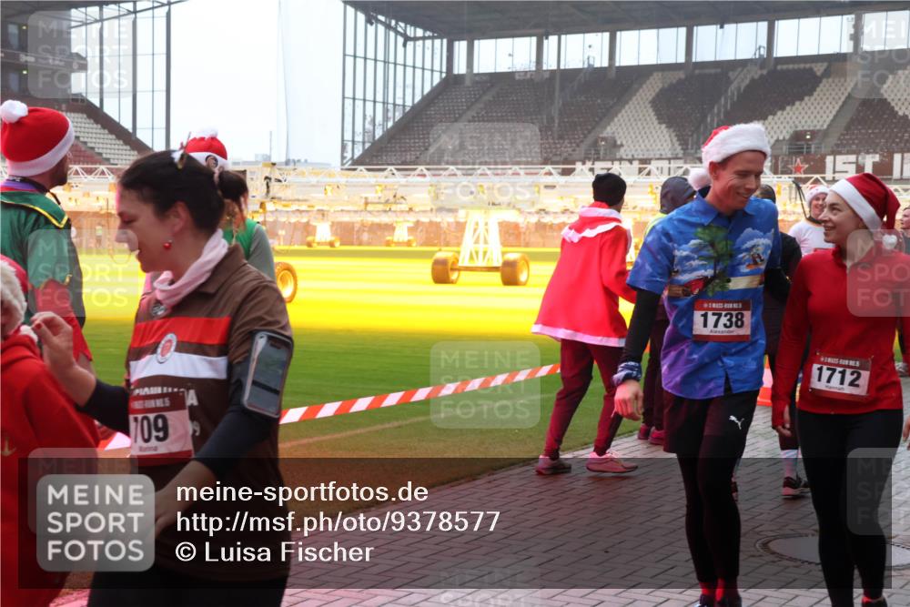 07.12.2025 - St. Pauli X-Mass-Run No. 15 Luisa Fischer http://msf.ph/oto/9378577 07.12.2025 10:05:01 Ziel 709, 1738, 1712, 113, 713, 1217, 1291, 1302, 1522, 1701, 1712, 1738, 1871, 2454, 2569, 2570, 3188, 3477, 3894, 3911, 4080, 4553, 4557, 4673 meine-sportfotos.de