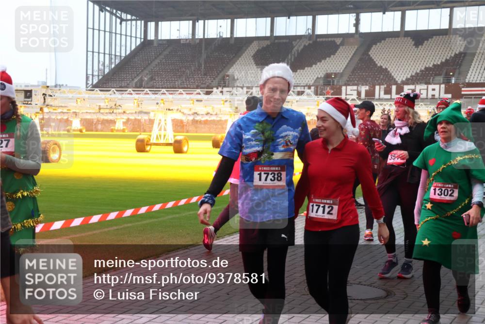 07.12.2025 - St. Pauli X-Mass-Run No. 15 Luisa Fischer http://msf.ph/oto/9378581 07.12.2025 10:05:01 Ziel 05, 27, 1738, 5, 1712, 35, 1302, 113, 713, 1217, 1291, 1302, 1522, 1701, 1712, 1738, 1871, 2454, 2569, 2570, 3188, 3477, 3894, 3911, 4080, 4553, 4557, 4673 meine-sportfotos.de