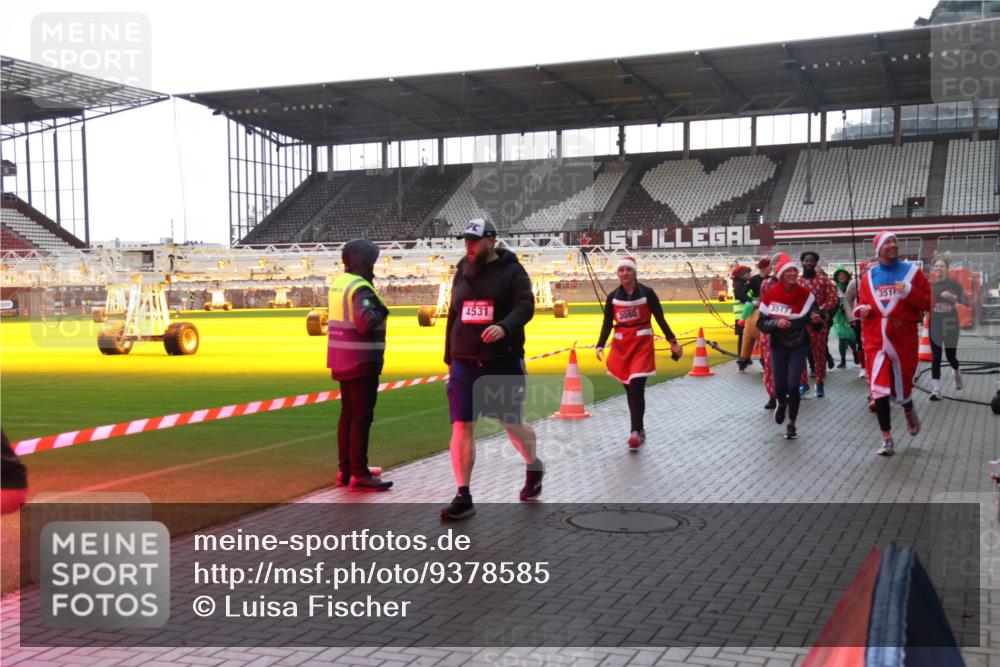 07.12.2025 - St. Pauli X-Mass-Run No. 15 Luisa Fischer http://msf.ph/oto/9378585 07.12.2025 10:30:21 Ziel 4531, 3080, 3517, 351, 2422, 10, 423, 426, 458, 1039, 1090, 1091, 1198, 1201, 1204, 1209, 1373, 1669, 1696, 2001, 2369, 2878, 3080, 3468, 3469, 3494, 3497, 3516, 3517, 4007, 4009, 4126, 4264, 4266, 4293, 4296, 4440, 4472, 4476, 4531, 4533, 4534, 4546, 4695 meine-sportfotos.de