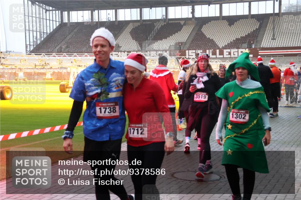 07.12.2025 - St. Pauli X-Mass-Run No. 15 Luisa Fischer http://msf.ph/oto/9378586 07.12.2025 10:05:02 Ziel 1738, 1712, 3519, 1302, 113, 713, 1217, 1291, 1302, 1522, 1701, 1712, 1738, 1871, 2454, 2569, 2570, 3188, 3477, 3894, 3911, 4080, 4553, 4557, 4673 meine-sportfotos.de
