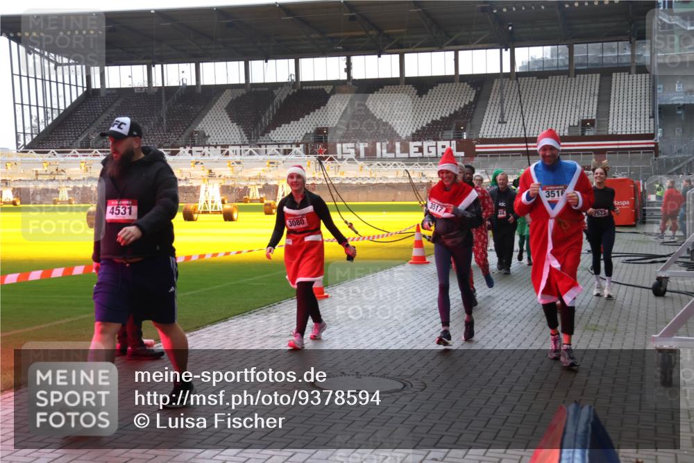 07.12.2025 - St. Pauli X-Mass-Run No. 15 Luisa Fischer http://msf.ph/oto/9378594 07.12.2025 10:30:22 Ziel 4531, 3517, 3080, 351, 2922, 10, 423, 426, 1039, 1090, 1091, 1198, 1201, 1204, 1209, 1669, 1696, 2369, 2878, 3080, 3468, 3469, 3494, 3497, 3516, 3517, 4007, 4009, 4126, 4264, 4266, 4293, 4296, 4440, 4472, 4476, 4531, 4533, 4534, 4546, 4695 meine-sportfotos.de