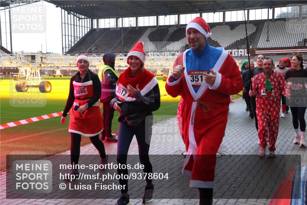 07.12.2025 - St. Pauli X-Mass-Run No. 15 Luisa Fischer http://msf.ph/oto/9378604 07.12.2025 10:30:24 Ziel 3080, 3517, 5, 351, 40, 2922, 10, 423, 426, 1039, 1090, 1091, 1198, 1201, 1204, 1209, 1669, 1696, 2369, 2878, 3080, 3468, 3469, 3494, 3497, 3516, 3517, 4009, 4126, 4293, 4296, 4472, 4476, 4533, 4534, 4546 meine-sportfotos.de
