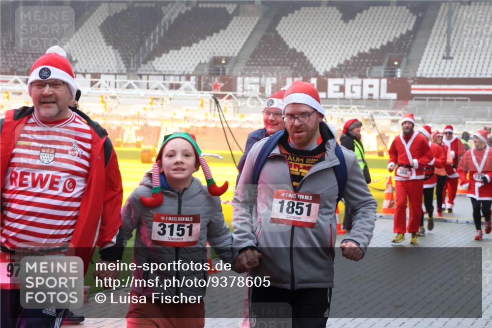 07.12.2025 - St. Pauli X-Mass-Run No. 15 Luisa Fischer http://msf.ph/oto/9378605 07.12.2025 11:09:59 Ziel 15, 3151, 15, 1851, 971, 266, 44, 51, 59, 66, 266, 330, 558, 696, 720, 737, 814, 863, 971, 1084, 1110, 1157, 1163, 1260, 1463, 1477, 1574, 1579, 1582, 1641, 1851, 1870, 1945, 1974, 2042, 3151, 4190, 4191 meine-sportfotos.de