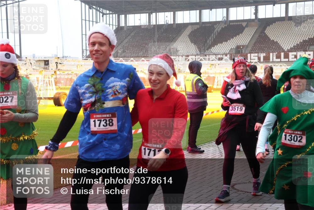 07.12.2025 - St. Pauli X-Mass-Run No. 15 Luisa Fischer http://msf.ph/oto/9378614 07.12.2025 10:05:03 Ziel 15, 027, 5, 1738, 15, 171, 3519, 5, 1302, 113, 713, 1217, 1291, 1302, 1522, 1701, 1712, 1738, 1871, 2454, 2569, 2570, 3188, 3477, 3894, 3911, 4080, 4553, 4557, 4673 meine-sportfotos.de