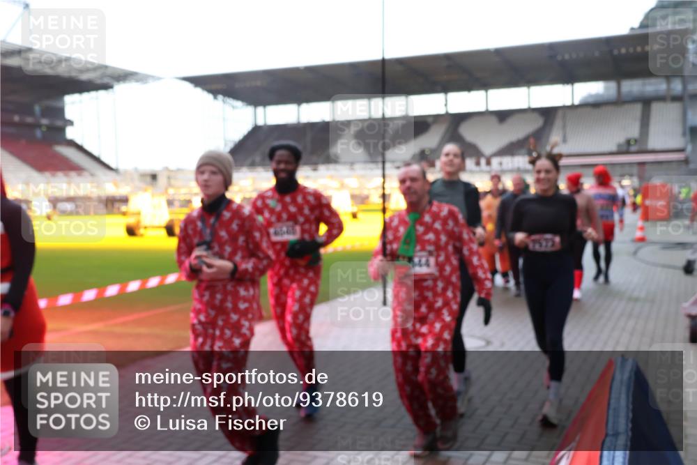 07.12.2025 - St. Pauli X-Mass-Run No. 15 Luisa Fischer http://msf.ph/oto/9378619 07.12.2025 10:30:26 Ziel 40, 40, 10, 423, 426, 1039, 1090, 1091, 1198, 1201, 1204, 1209, 1669, 1696, 2369, 2878, 3468, 3469, 3494, 3497, 3516, 3517, 4126, 4472, 4476, 4533, 4534, 4546 meine-sportfotos.de