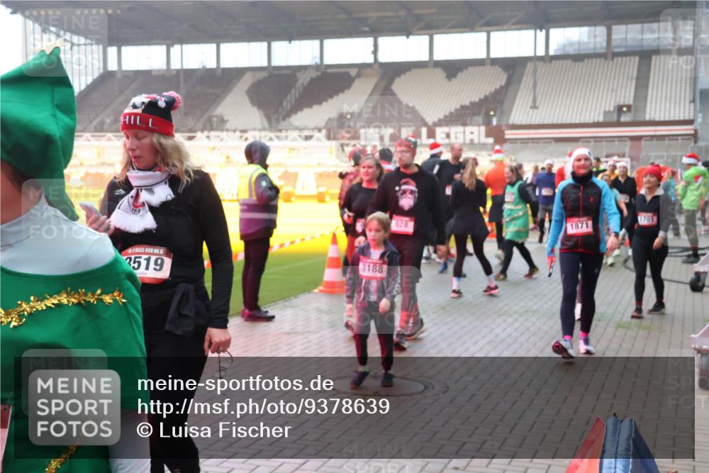 07.12.2025 - St. Pauli X-Mass-Run No. 15 Luisa Fischer http://msf.ph/oto/9378639 07.12.2025 10:05:05 Ziel 1, 3519, 3188, 628, 1871, 1701, 113, 713, 1217, 1291, 1302, 1522, 1701, 1712, 1738, 1871, 1973, 1991, 2168, 2249, 2454, 2569, 2570, 3188, 3477, 3894, 3911, 4080, 4553, 4557, 4673 meine-sportfotos.de