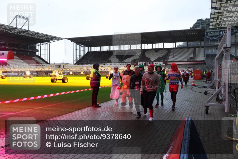 07.12.2025 - St. Pauli X-Mass-Run No. 15 Luisa Fischer http://msf.ph/oto/9378640 07.12.2025 10:30:28 Ziel 3, 426, 3494, 3497, 10, 423, 426, 1090, 1091, 1198, 1201, 1204, 1209, 1669, 1696, 2369, 2878, 3468, 3469, 3494, 3497, 3516, 3517, 4126, 4472, 4476, 4533, 4534, 4546 meine-sportfotos.de